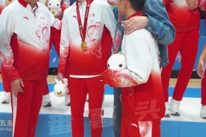 忙碌的杜導(dǎo)，看完U18男籃拿金牌，接下來你們猜??…...