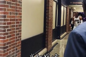 “命運的捉弄～威少開賽三戰(zhàn)雷霆皆敗，威少眼神里只剩無奈“