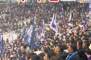 多大仇？津門虎球迷齊喊：老二老二，千年老二！