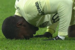 昔日王者歸來！32歲博格巴復(fù)出比賽結(jié)束跪地祈禱！