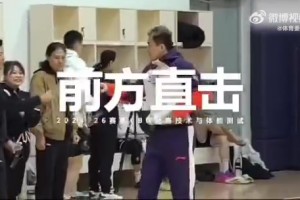 也是老將了！郭艾倫參加CBA體測，負重臥推時感覺很吃力呀！