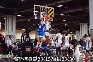 靜態(tài)天賦太夸張了！周琦早期節(jié)目上展示臂展震驚女主持！