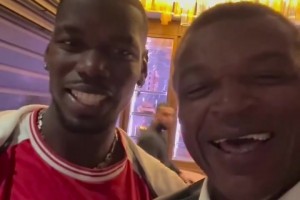 德塞利拍視頻宣布博格巴回歸，你倆在笑啥呢，有這么開心嘛~