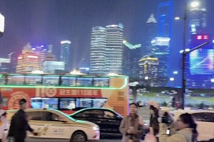 太出片了！當(dāng)182女門將身穿德國(guó)隊(duì)球衣出現(xiàn)在上海街頭