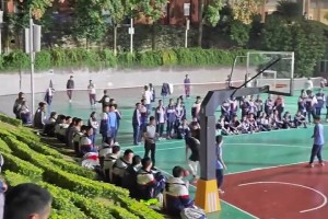 他天生神力，強(qiáng)如奧尼爾都跟他不在一個(gè)級(jí)別！籃球皇帝張伯倫！