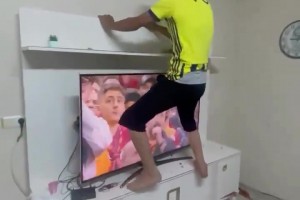 極度不雅！杜蘭在第95分鐘扳平比分后，費內(nèi)巴切球迷激動不已…