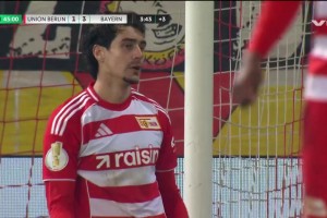 拜仁3-1柏林聯(lián)合！奧利塞定位球開出，萊特頭球自擺烏龍！
