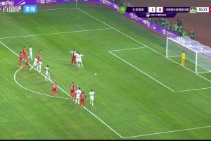 雙方險(xiǎn)些爆發(fā)沖突??國(guó)安罰點(diǎn)球時(shí)，河南球員投訴擺放位置