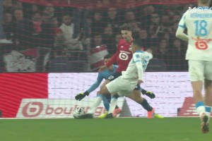 ??這球進(jìn)了就神了！格林伍德后場(chǎng)啟動(dòng)狂奔80米勁射被撲出！