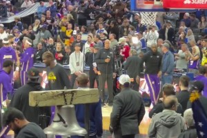 兒子助飛老爸！今日賽前熱身，布朗尼擊地彈球助老詹空接暴扣