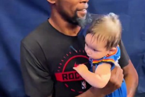 “精彩的絕殺！這應(yīng)該是CBA最遠的三分了吧！”