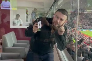 維拉球迷挑釁阿森納球迷：你們的歐冠獎杯在哪里？