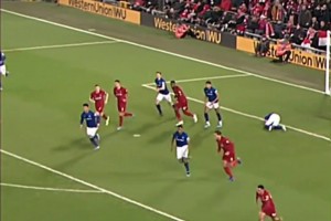 兩三腳傳遞便能打穿對手防線！網(wǎng)友：這才是我們印象中的利物浦！