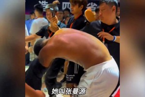 哈登看她眼睛拉絲，張曼源是NBA球星最喜歡的女主持嘛？