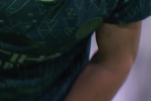 魔人也會痛嗎？??歐冠官方剪輯哈蘭德被擊中襠部