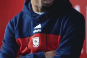 好房間還是好室友？埃澤：你倆夠了?。∥页呻姛襞萘?？