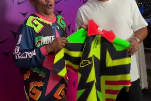 花蝴蝶和外星人！花蝴蝶老了還是花??