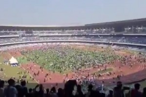 實拍：憤怒的印度球迷在體育場制造混亂，因梅西只停留了10分鐘