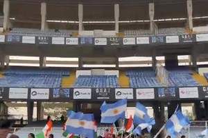 有點難評…賽事方在球場迎接梅西的現(xiàn)場準(zhǔn)備和活動，咋稀稀落落的