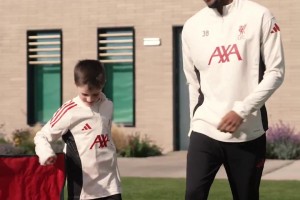 可愛?！赫拉芬貝赫接受小球迷采訪：小時候?qū)W內(nèi)馬爾，長大學(xué)齊祖