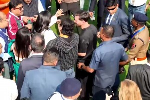 亂糟糟！印度官員們?yōu)榻咏肺鞫l(fā)爭吵